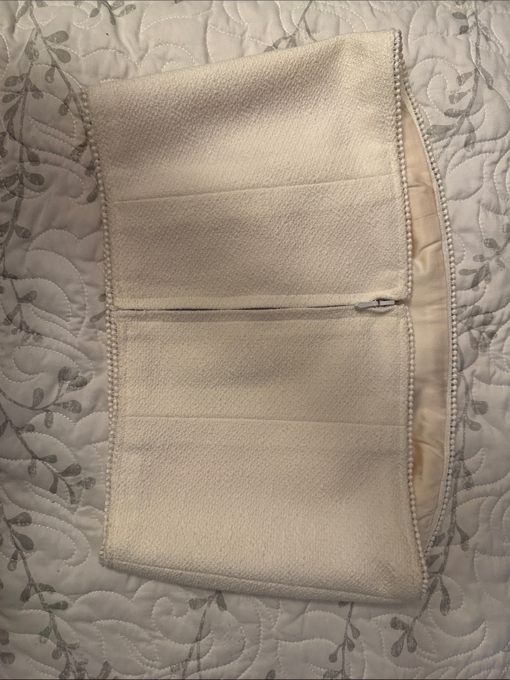 CHANEL Cream Zip-Front Boutique Jacket - Picture 2 of 4